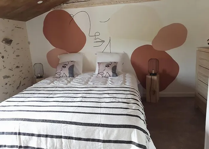 Hébergement de vacances La Vie En Couleur 14 Personnes Saint-Paul-en-Gâtine